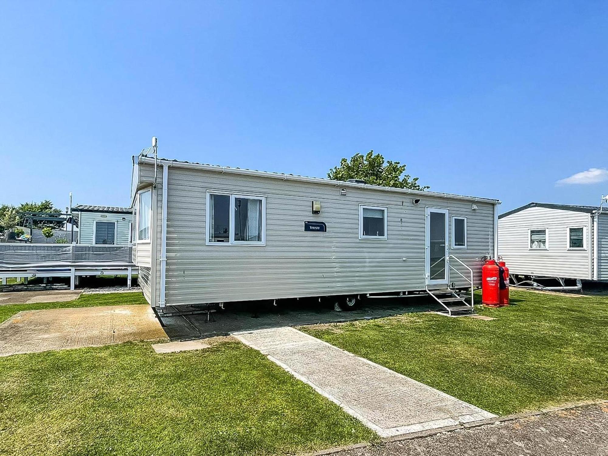 Superb 6 Berth Caravan At St Osyth Beach, Near Clacton-On-Sea Ref 28008Mc 外观 照片